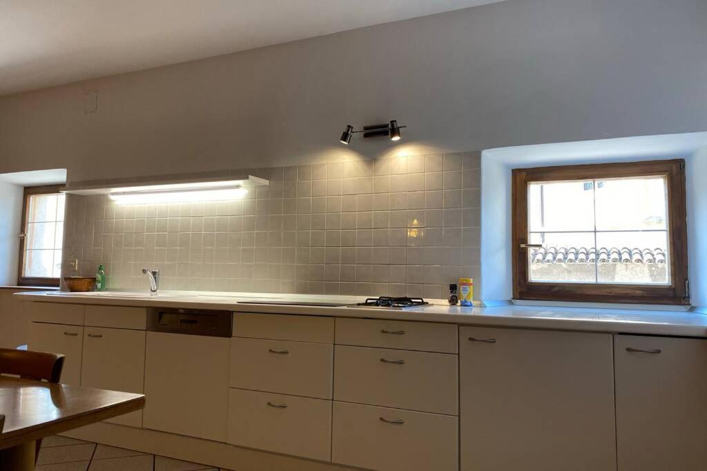 Grosse Wohnung Mit Garagenparkplatz Fiè Exteriör bild